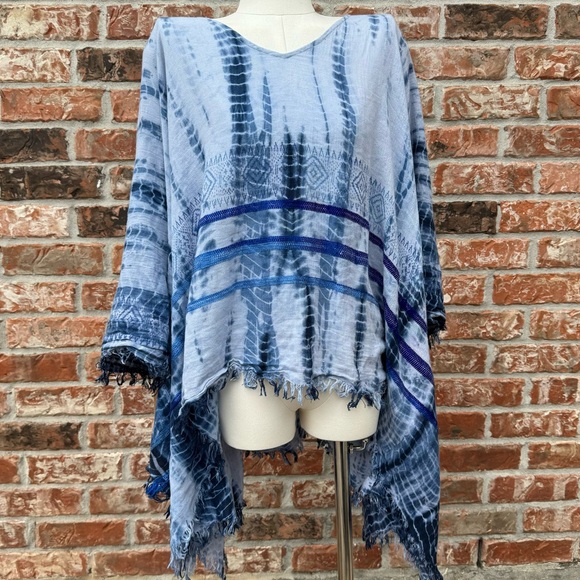 Lovestitch soft blue tie dyed poncho / OS / Excellent condition - Picture 8 of 13